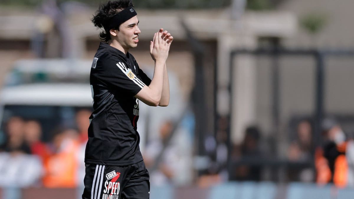 Spreen, el streamer que debutó en Riestra. Foto: X @arevalo_martin