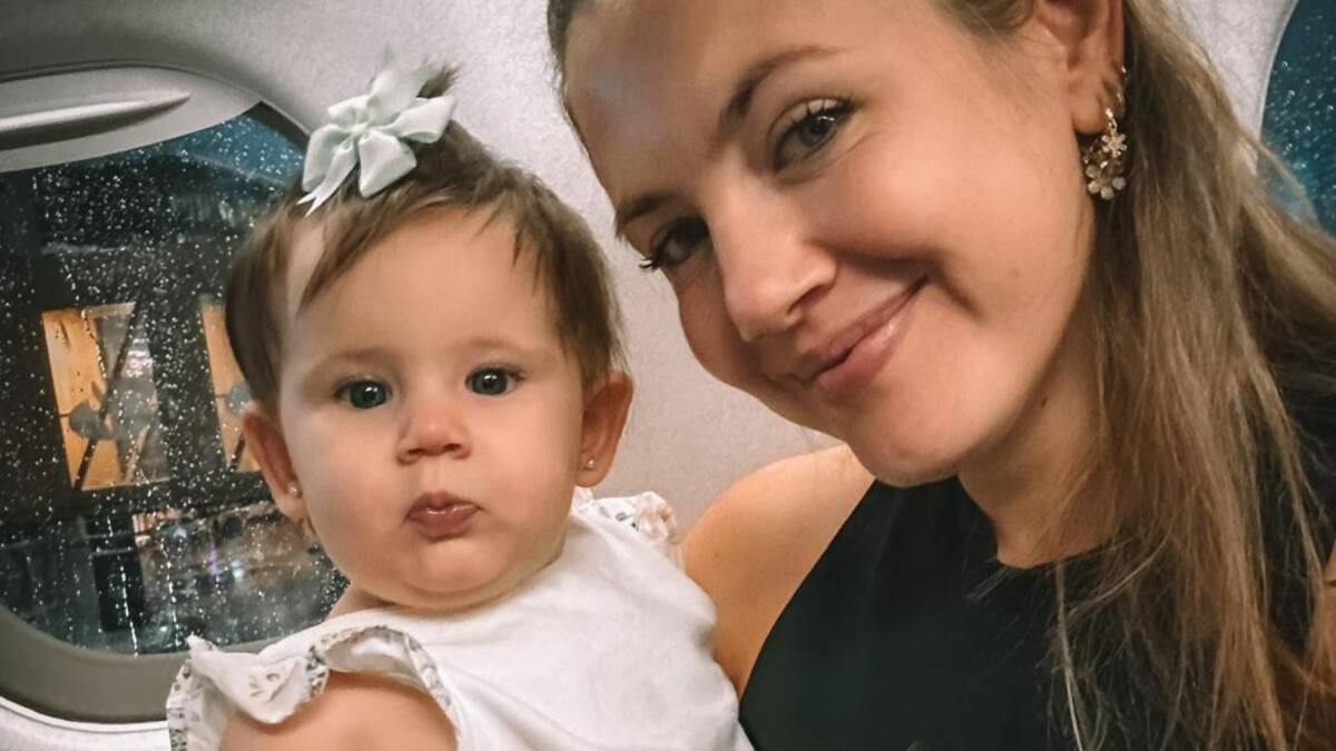 Stephanie Demner con su hija. Foto: Instagram.