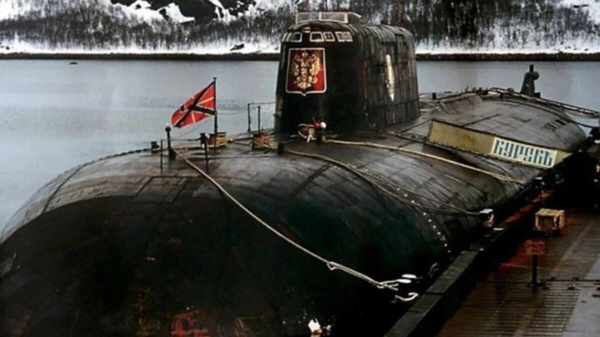 Submarino ruso Kursk, reflotado en el 2001