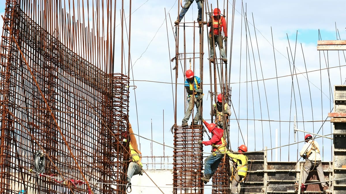 Buscan trabajadores para la construcción en Suiza: ofrecen salarios de hasta 6.500 euros y hay miles de vacantes