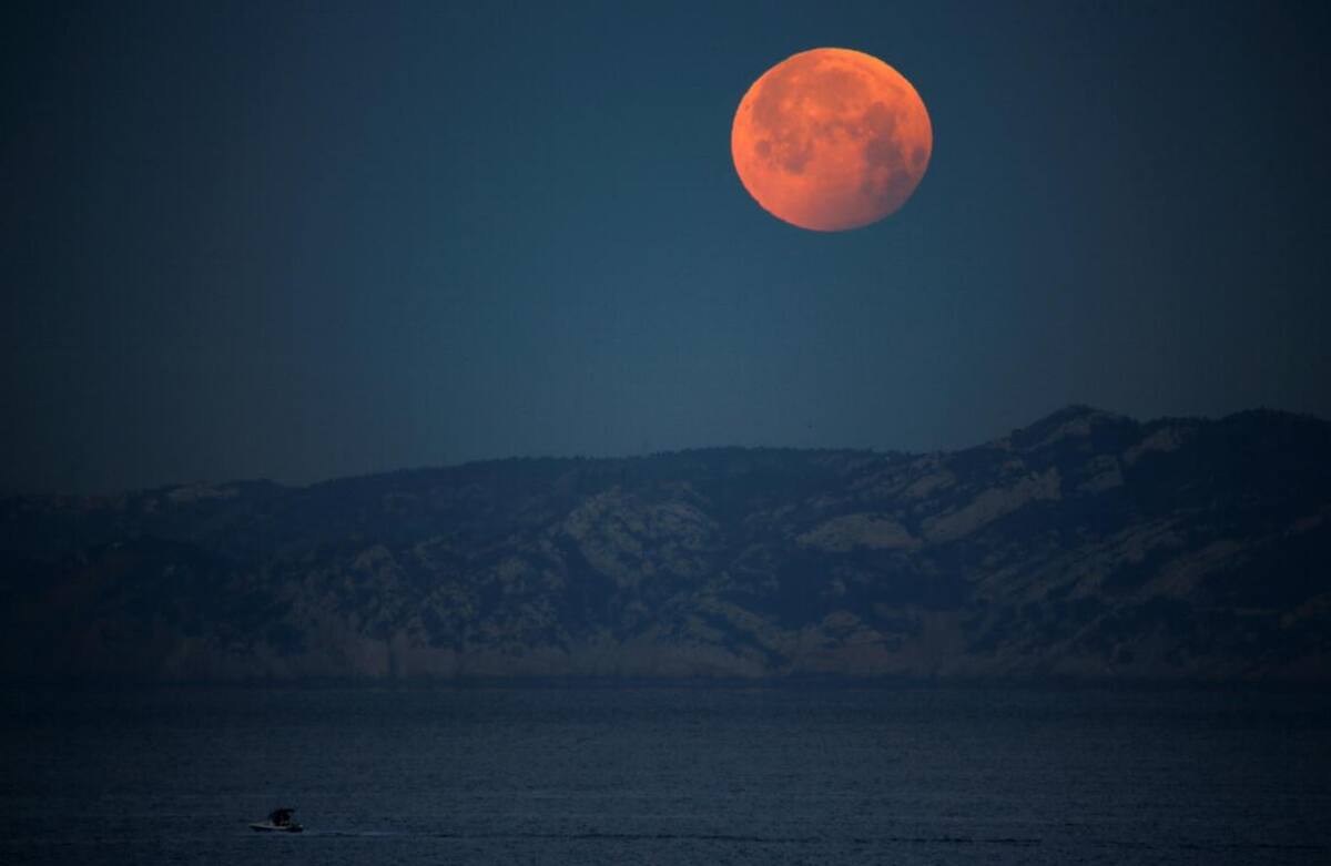 Súper Luna de Sangre en el Mundo - Francia (Reuters)