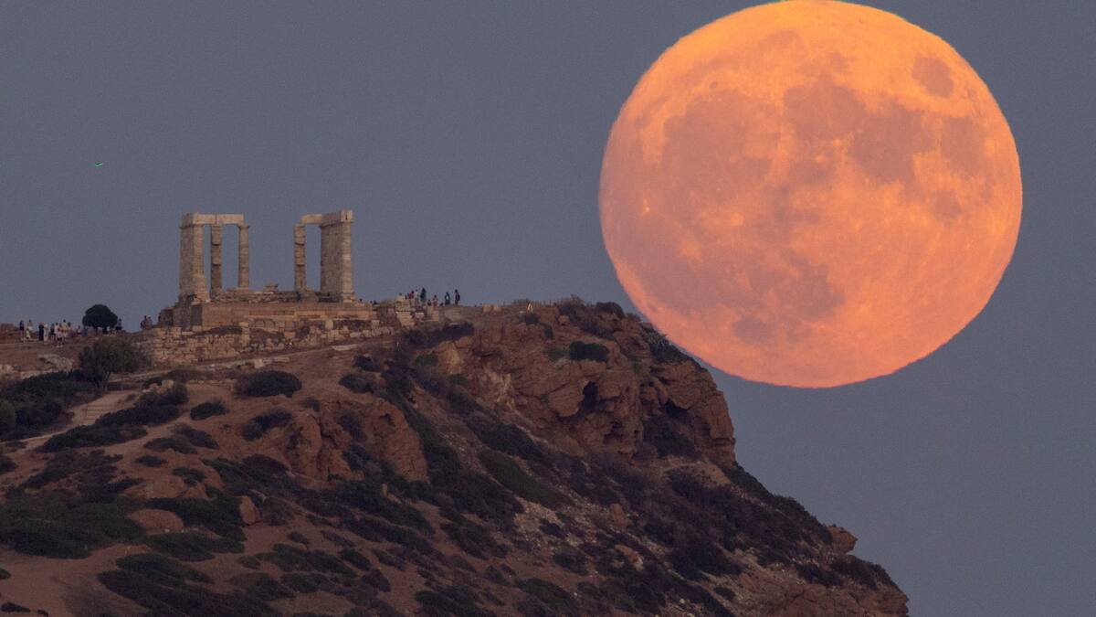 Superluna en Grecia. Foto: Reuters