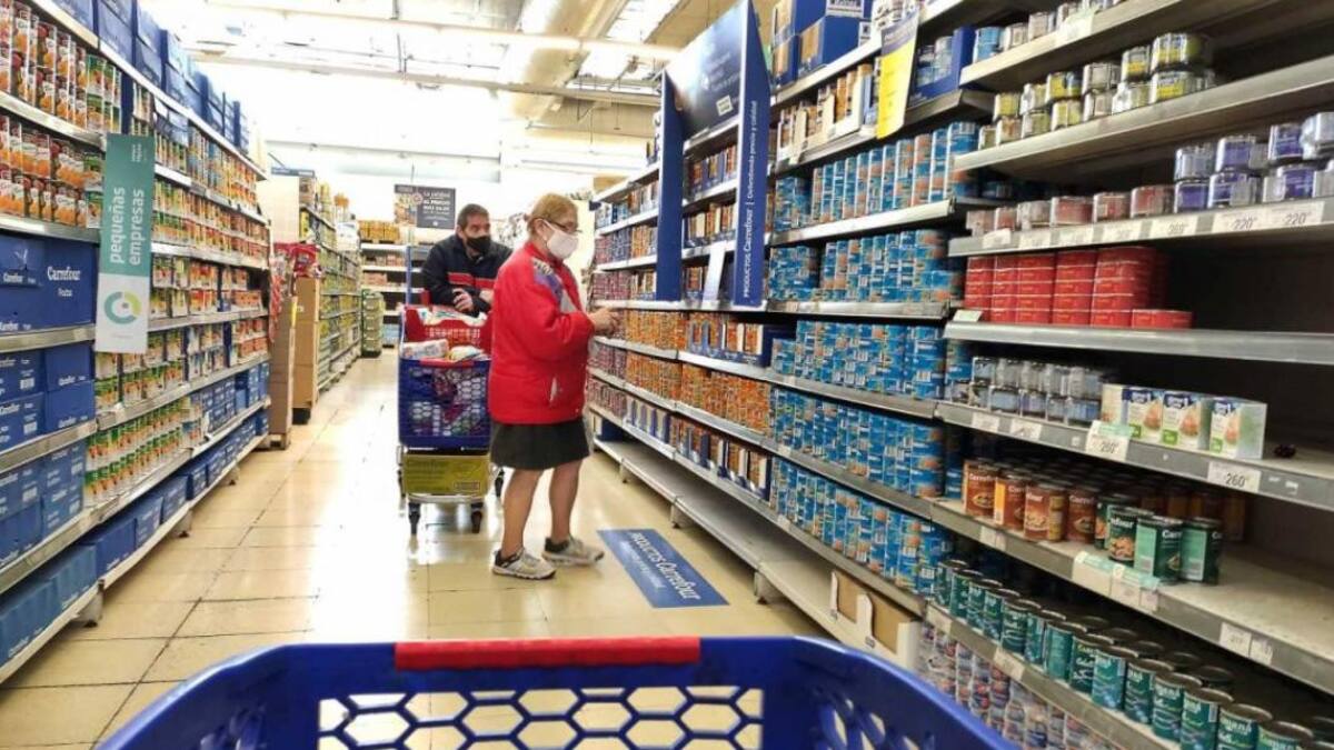 Supermercado, productos en góndola, compras, NA