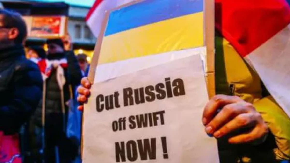Swift, Rusia, Reuters