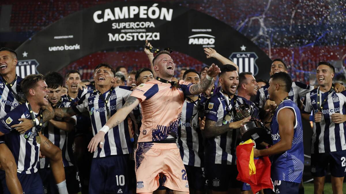 Talleres de Córdoba consiguió su primer título nacional tras derrotar a River. Foto: EFE/ Juan Pablo Pino.