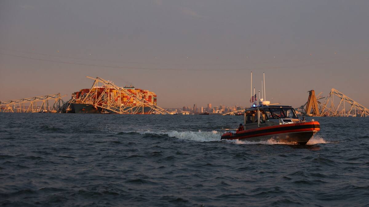 Tareas de rescate en el puente destruido en Baltimore. Foto: Reuters.