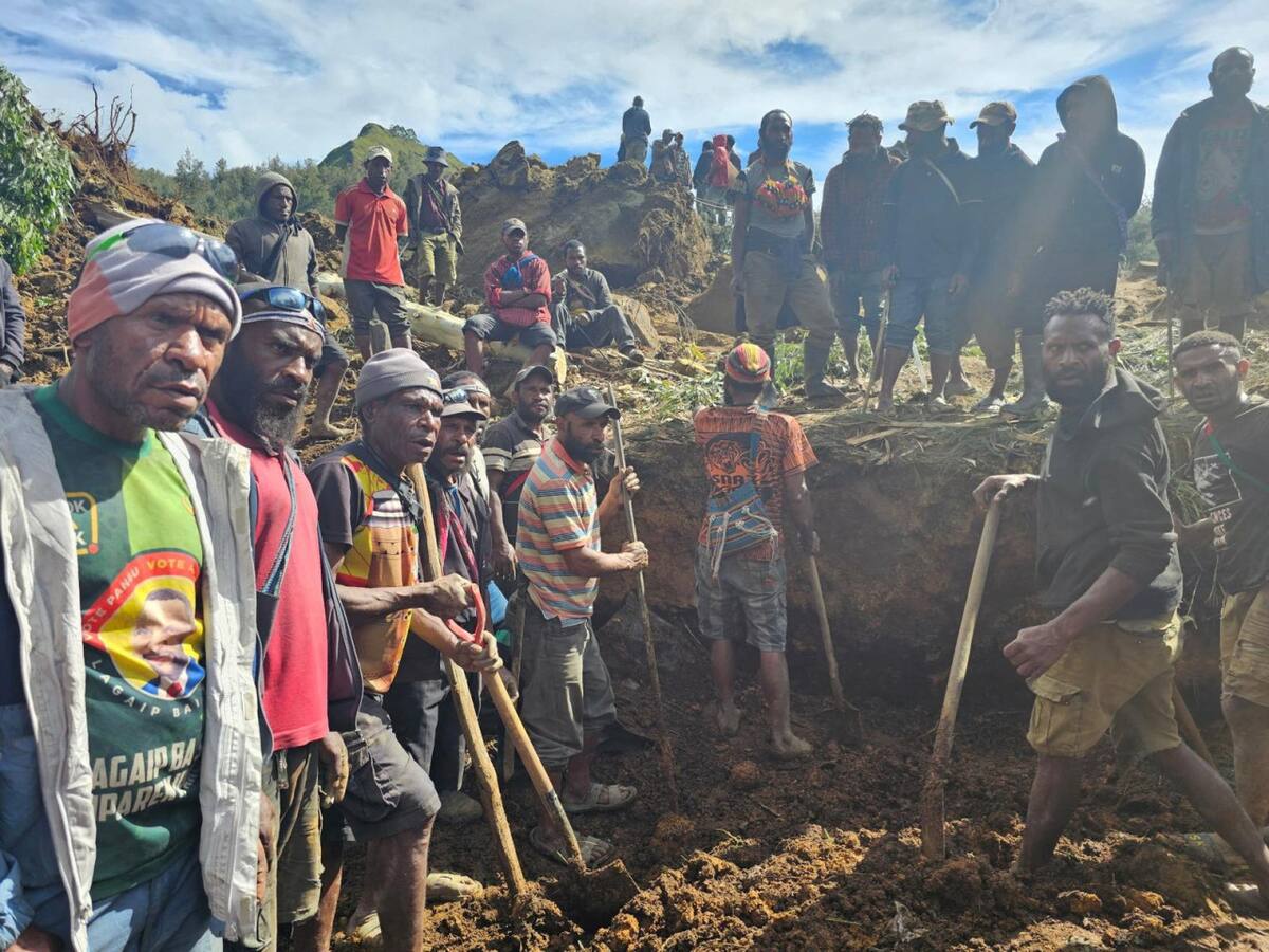 Tareas de rescate tras el deslizamiento de tierra en Papúa Nueva Guinea. Foto: Reuters.