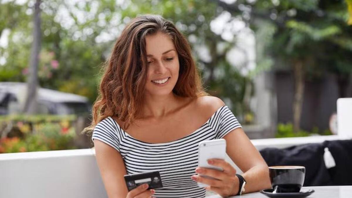 Tarjeta de débito comercial foto freepik 1