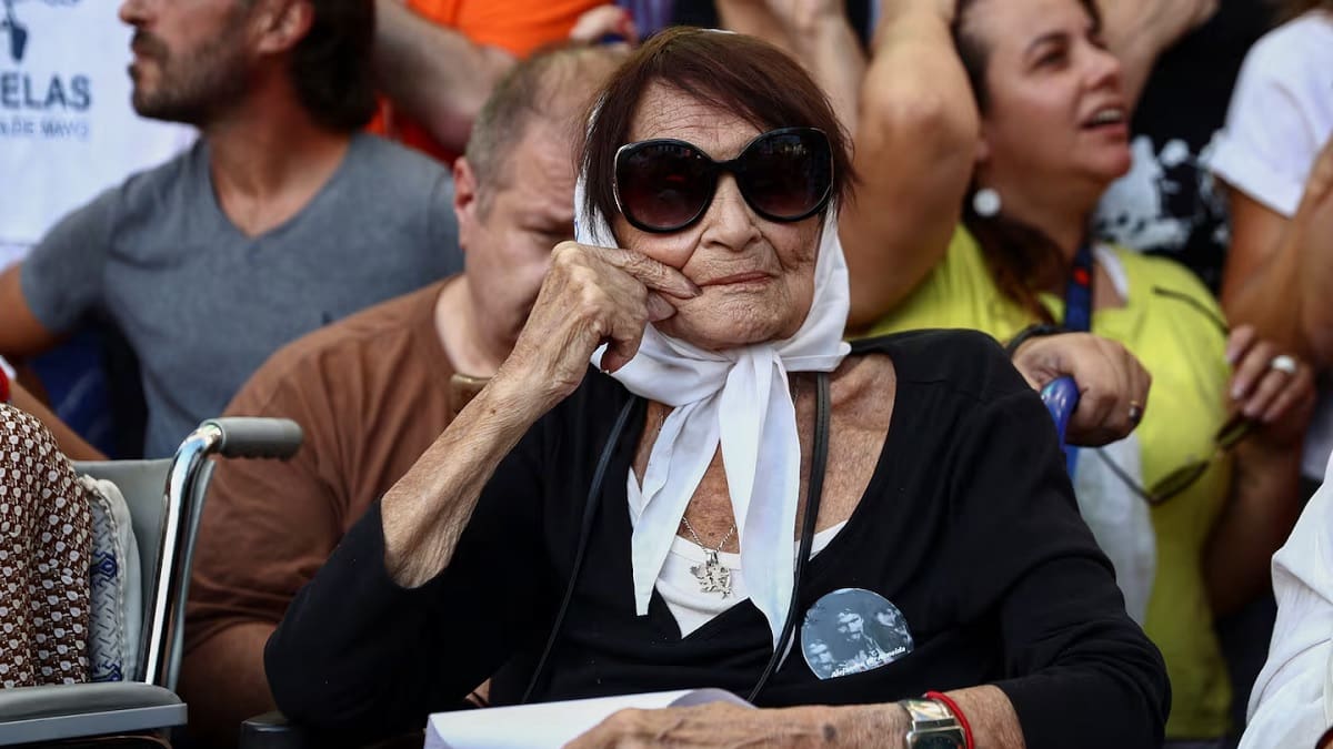 Murió Taty Almeida, presidenta de madres de Plaza de Mayo