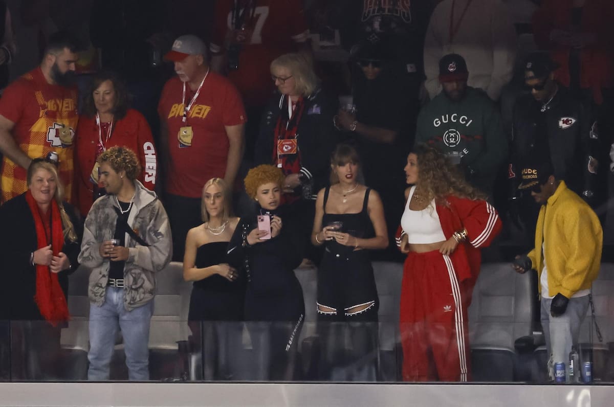 Taylor Swift en las gradas. Foto: EFE.
