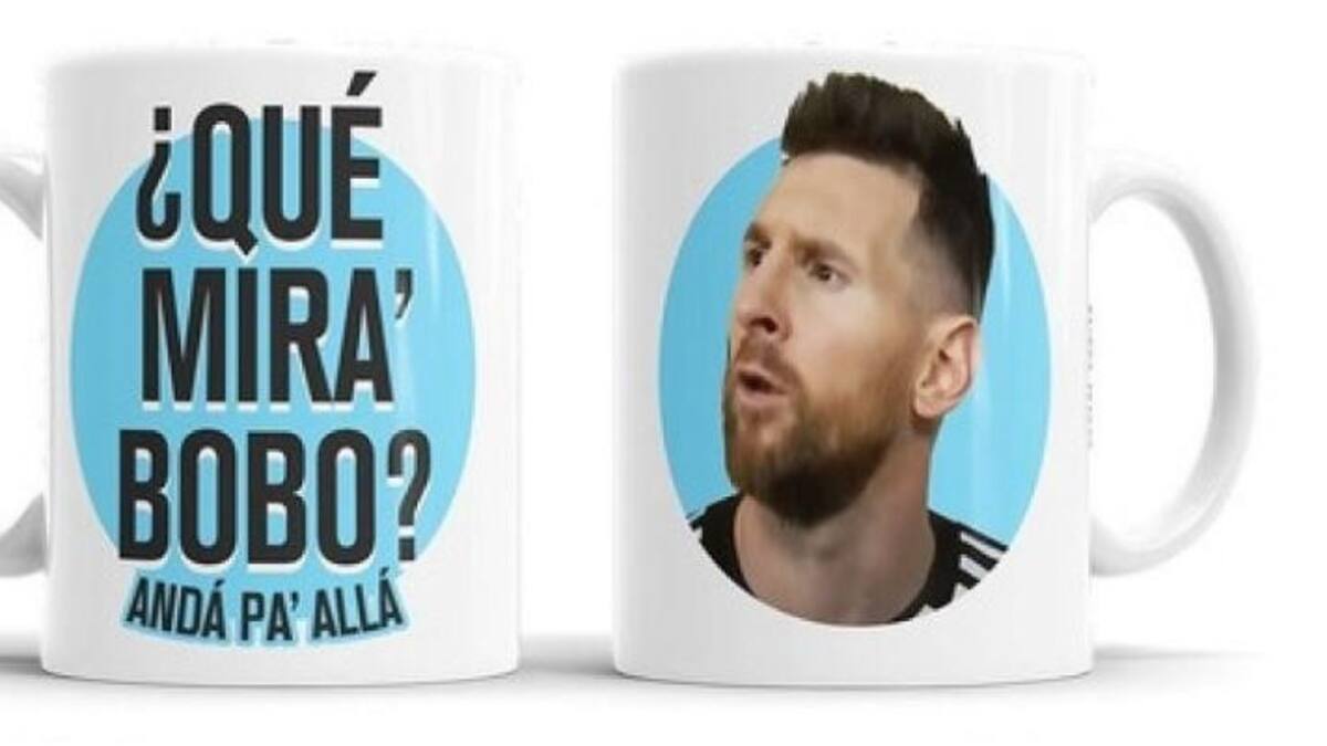 Taza con la frase de Messi ¿qué mirás bobo?. Foto: NA.