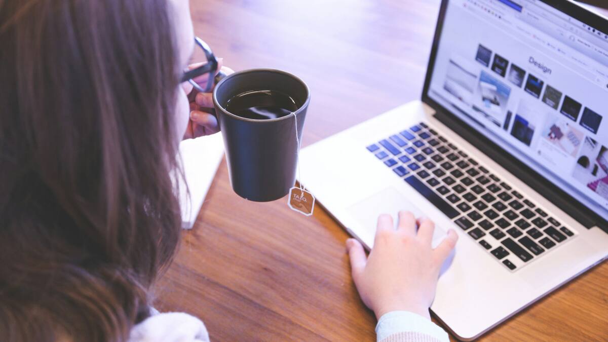 Tecnología, computadora, trabajo. Foto: Unsplash