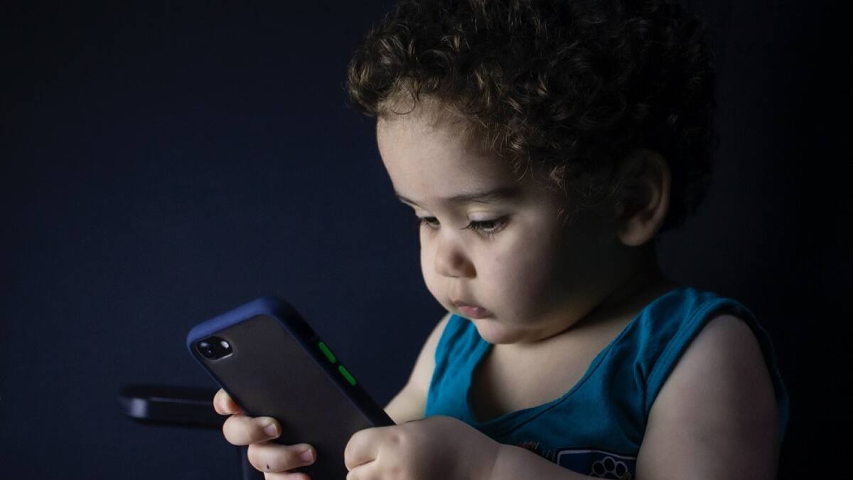 Niños, tecnología. Foto: Unsplash.