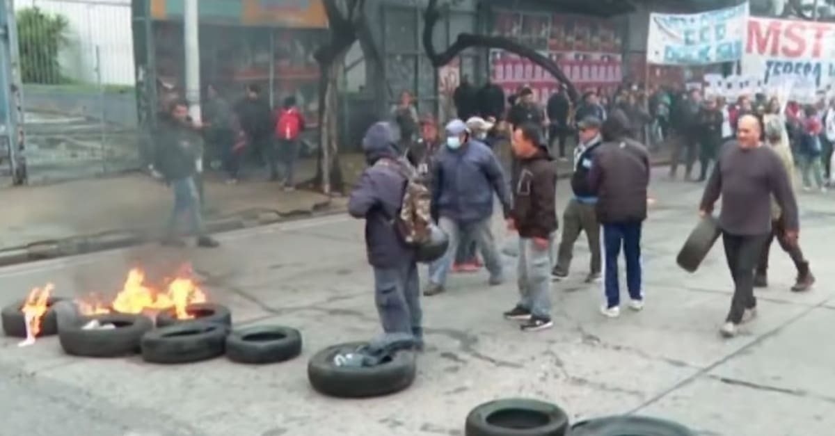 Tensión en Puente Pueyrredón por corte y quema de neumáticos