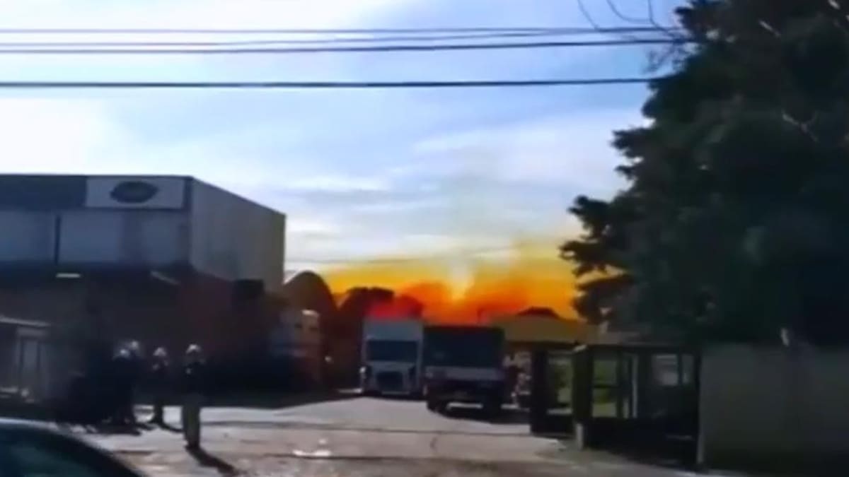 Tensión y alarma en Villa Bosch: explotó contenedor con ácido en una fábrica