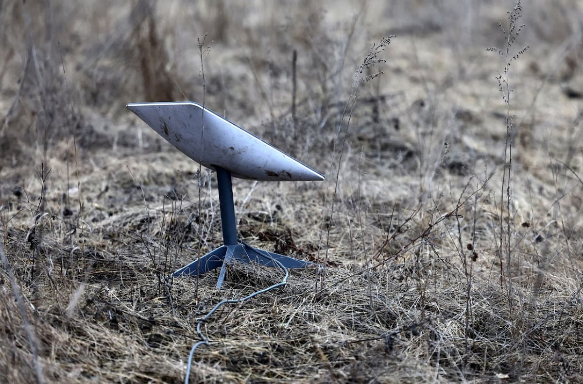 Terminal Starlink en Ucrania. Foto: Reuters.