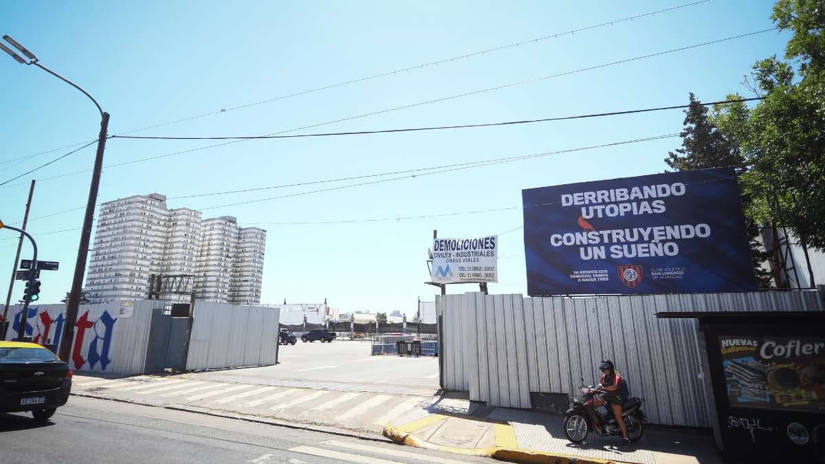 Terrenos de San Lorenzo en Avenida La Plata.