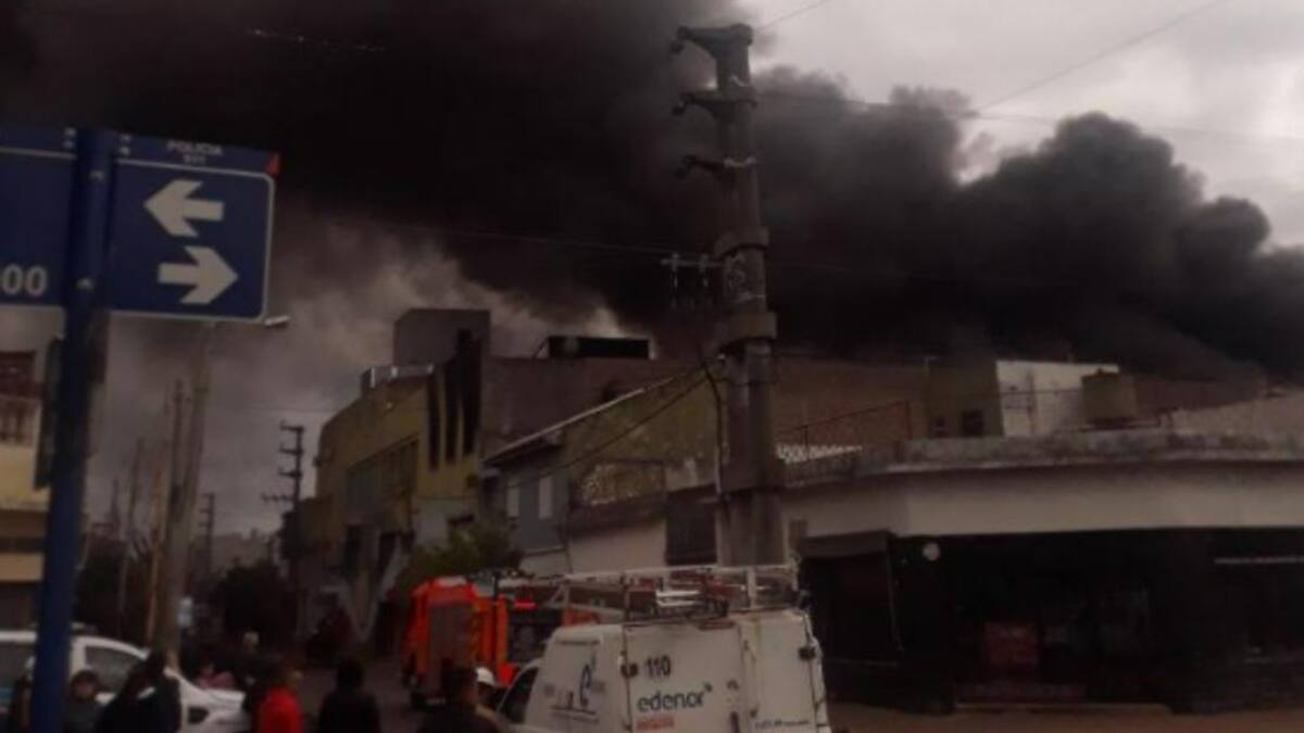 Terrible incendio en La Tablada: imágenes impactantes