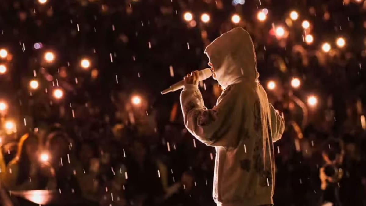 Tini suspendió su show y cantó con sus fans