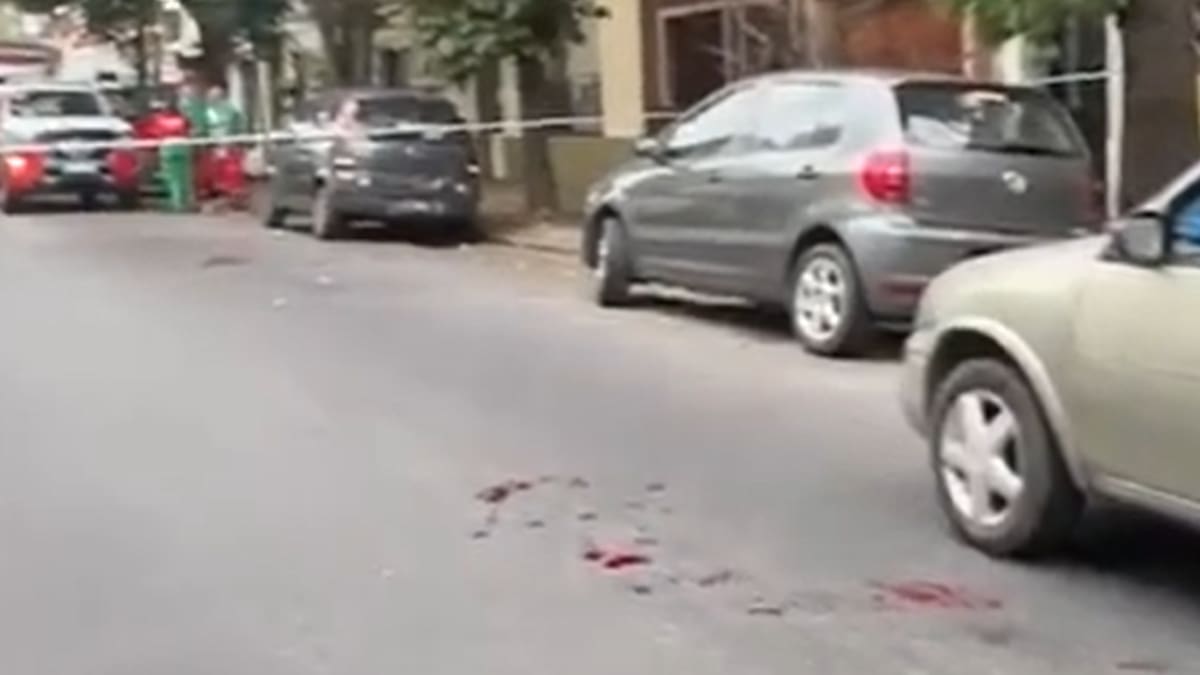 Confusión y tiros dentro de un auto de aplicación: una policía creyó que era víctima de un robo e hirió a 4 personas