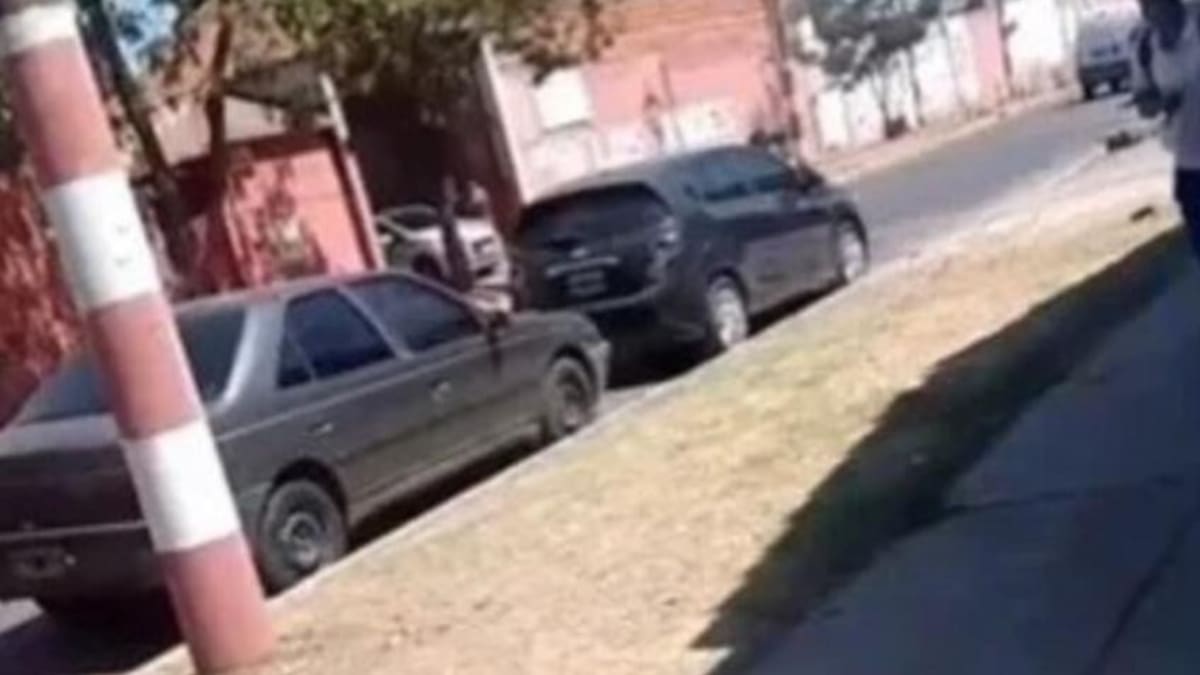 Tiroteo entre barras de Los Andes en la puerta de un colegio. Foto: NA.