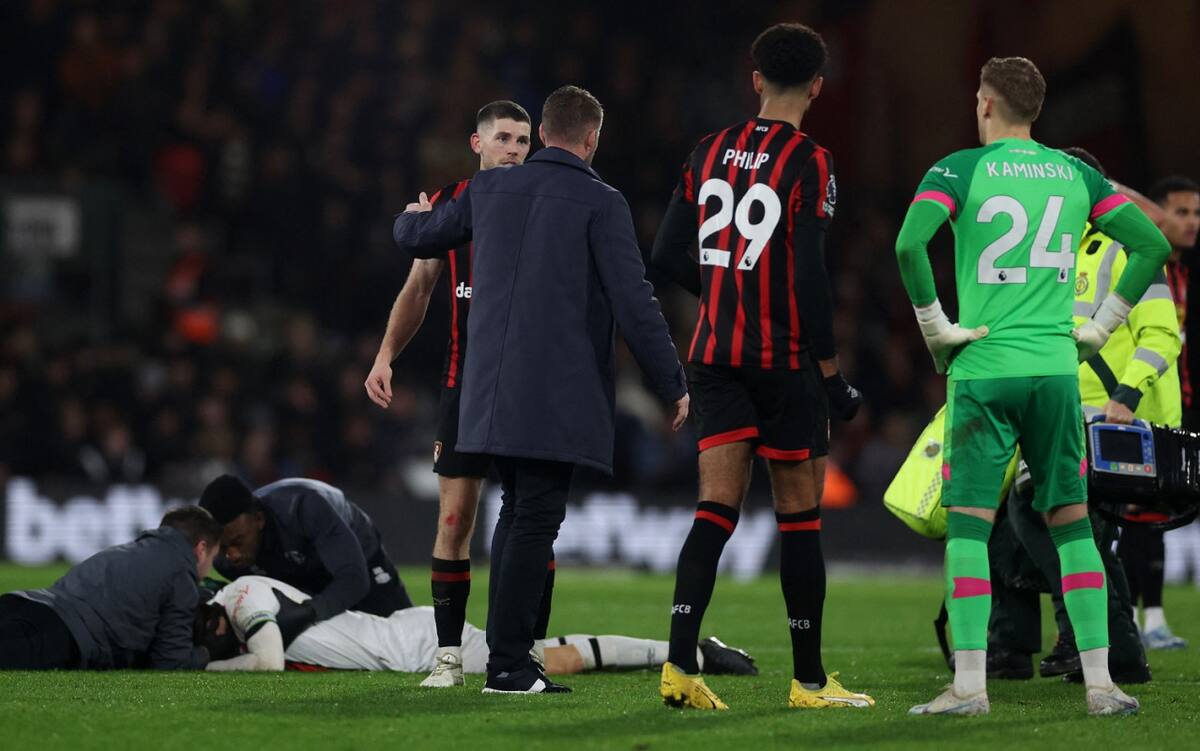 Tom Lockyer recibiendo ayuda médica en Luton Town vs. Bourmeouth. Foto: Reuters.