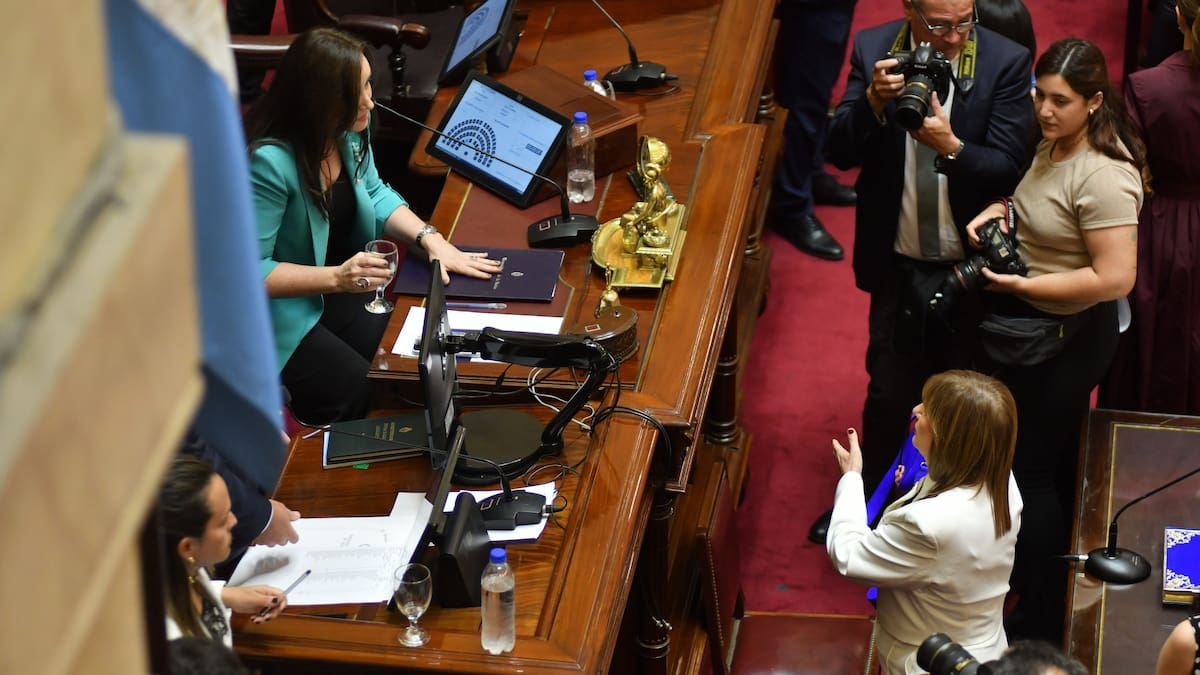 Toma de juramento de los senadores electos.