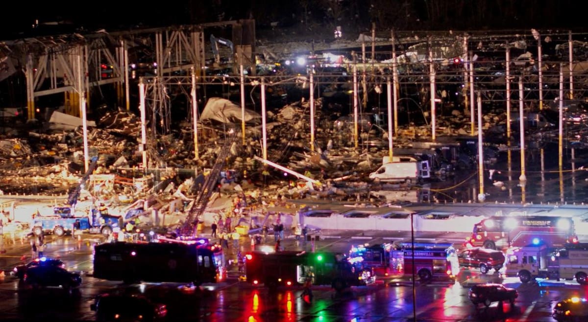 Tornado arrasador en Edwardsville, Illinois, Reuters