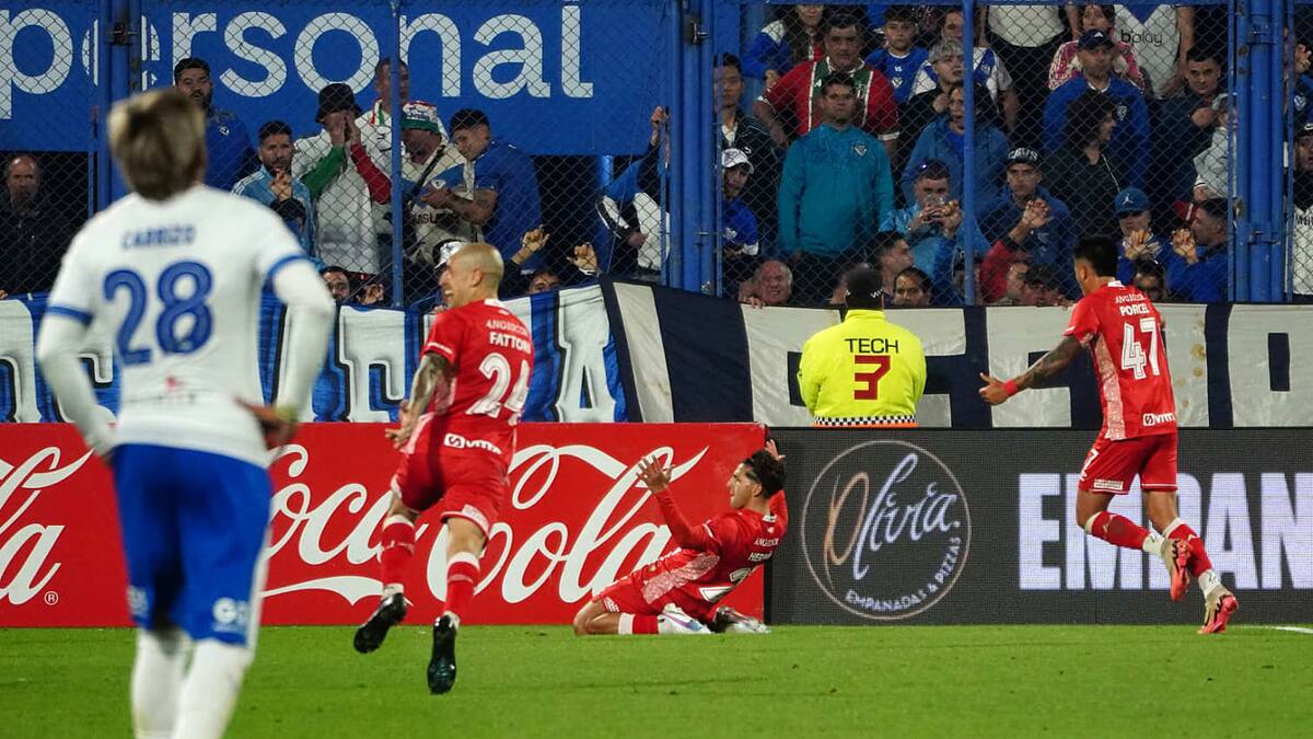 Con dos golazos, Argentinos Juniors derrotó a Vélez en Liniers y es el primer clasificado a los cuartos de final del Torneo Clausura