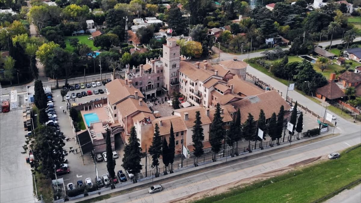 Parece la Toscana italiana, pero está en Buenos Aires: el pueblito medieval a 30 minutos de CABA que pocos conocen