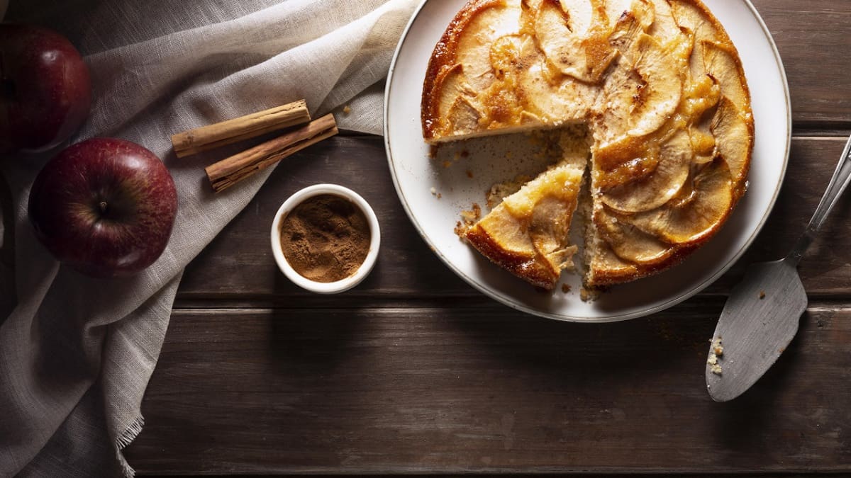 Torta invertida de manzana, la mejor compañera para un día de lluvia: la receta en simples pasos