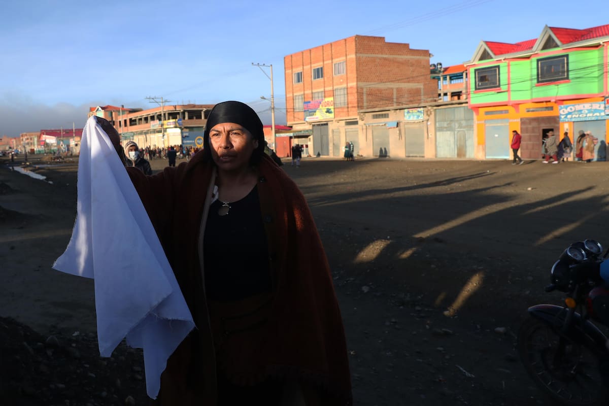 Trabajos de liberación de rutas en Bolivia.