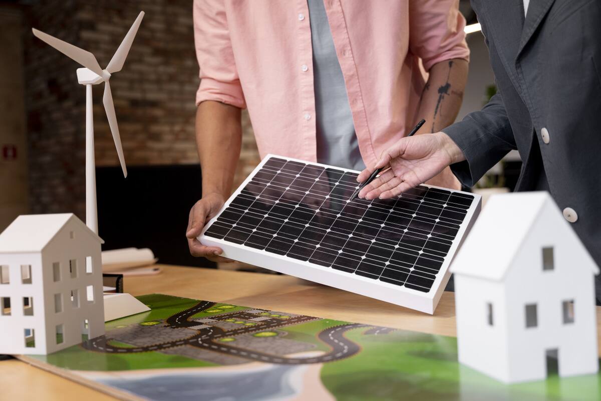 Trabajos verdes orientados a las energías limpias, como la energía solar. Foto: Freepik