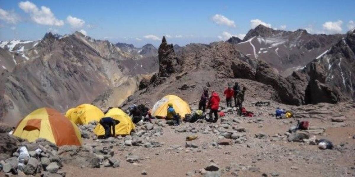 Tradicional campamento de andinistas en el Aconcagua. Foto: NA.