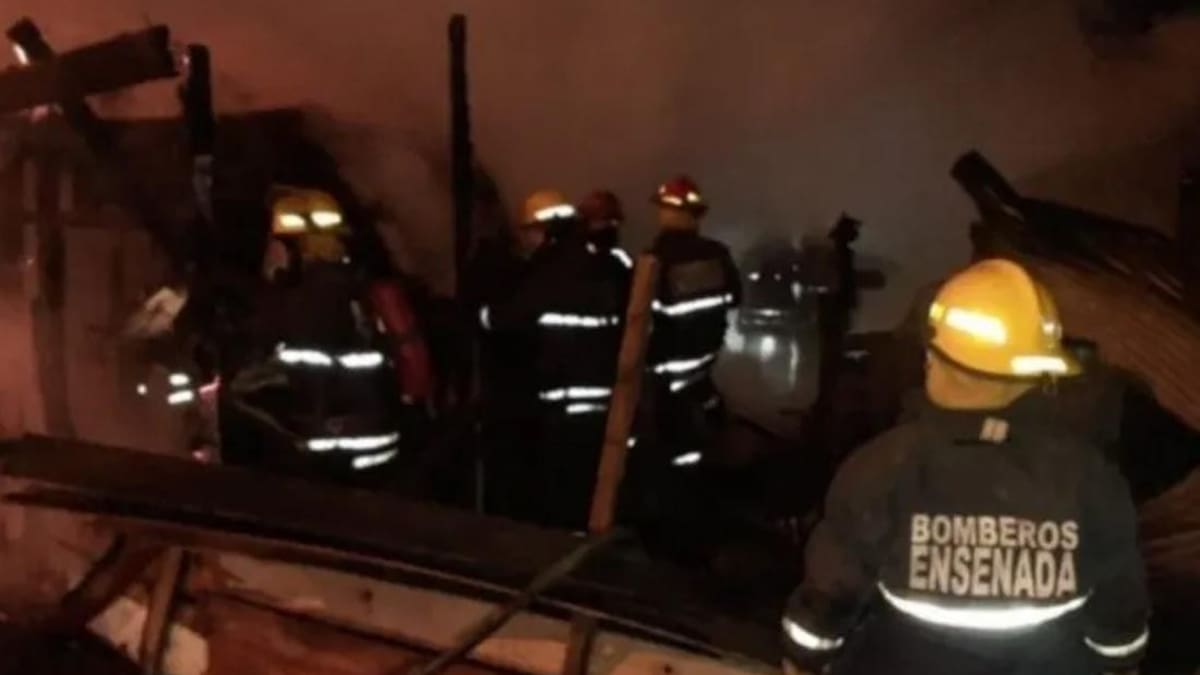 Tragedia familiar: murieron carbonizados tres bebés, dos nenes y dos mujeres tras voraz incendio en Ensenada, foto Twitter