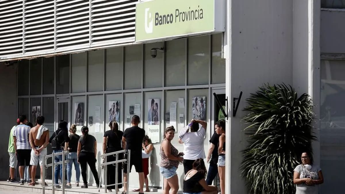 Los bancos no atenderán al público en el feriado del 24 de marzo. Foto: NA.