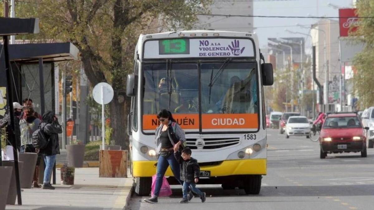 Transporte público, interior. Foto: sitio rionegro.