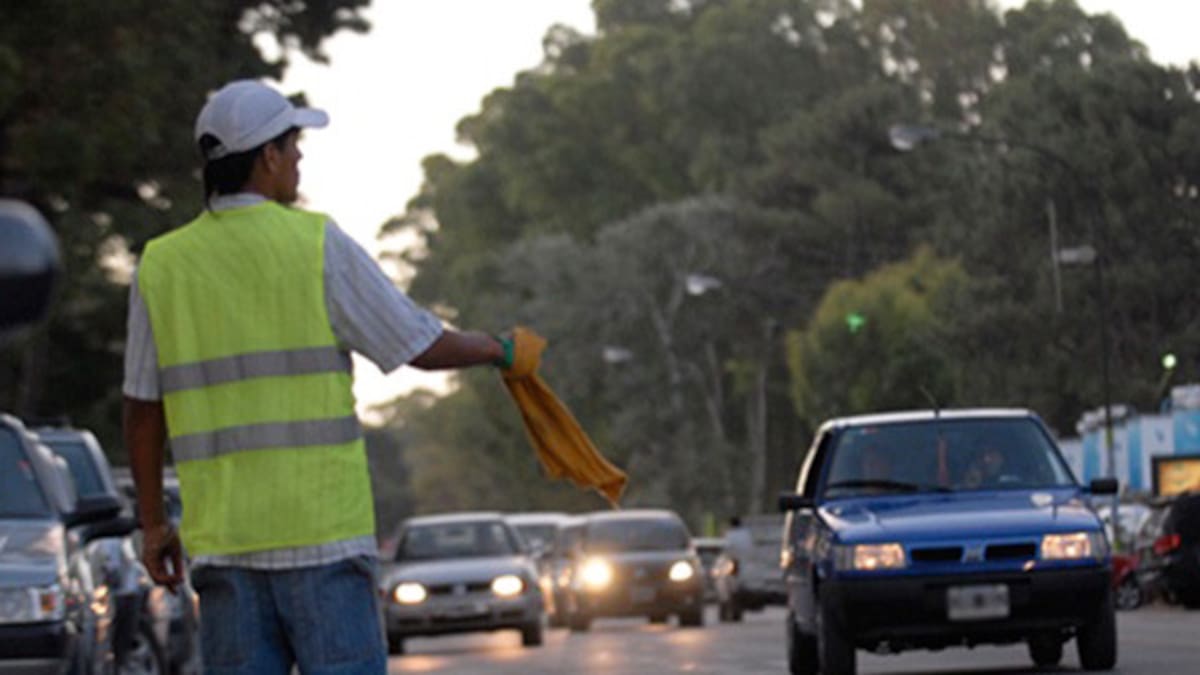 El proyecto de ley que busca prohibir a los “trapitos”: de qué se trata y cómo respondieron los sindicatos