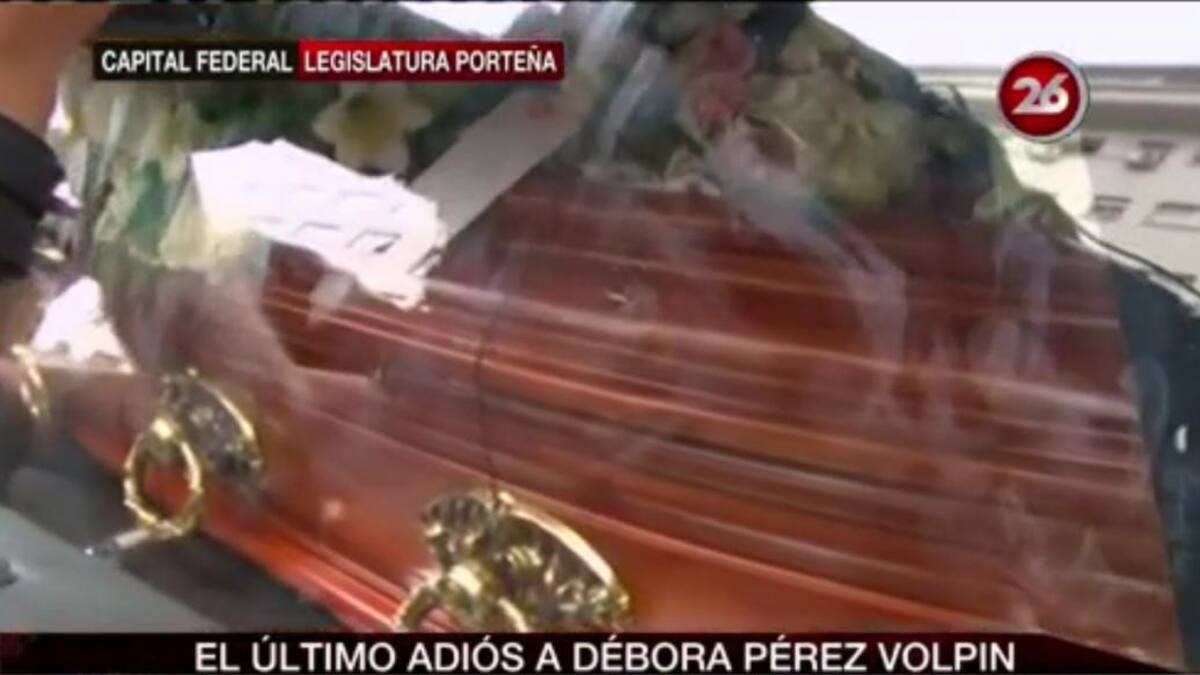 Traslado de restos de Débora Pérez Volpin