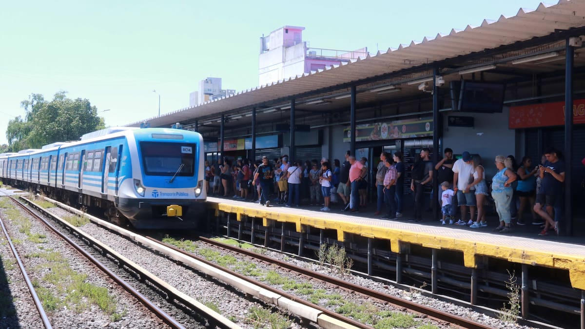 Con asientos de primera y aire acondicionado: qué ofrece el nuevo tren rápido de la línea Sarmiento que une Once con Moreno y cuesta $2600