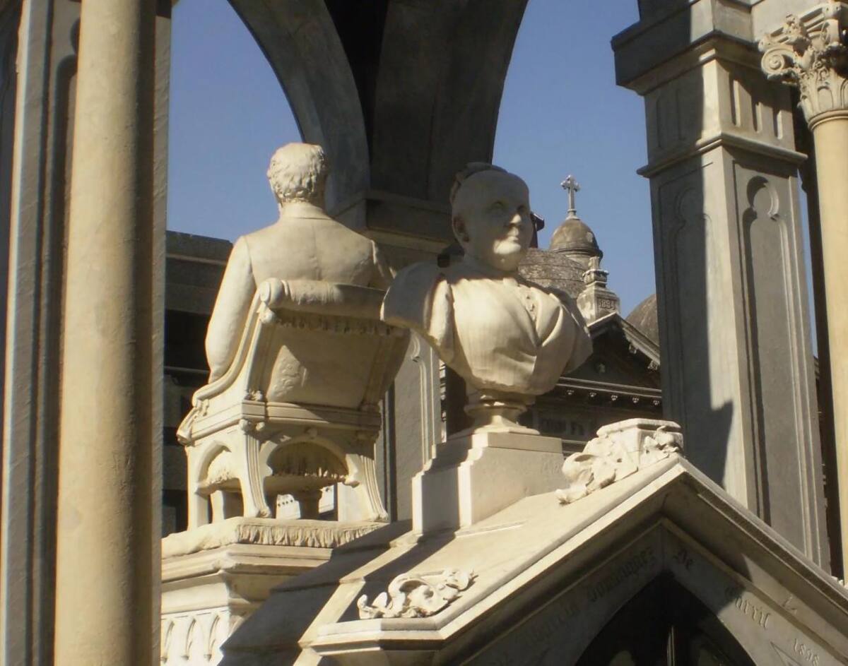 Tumba de Salvador María del Carril y Tiburcia Domínguez. Foto: Wikipedia.