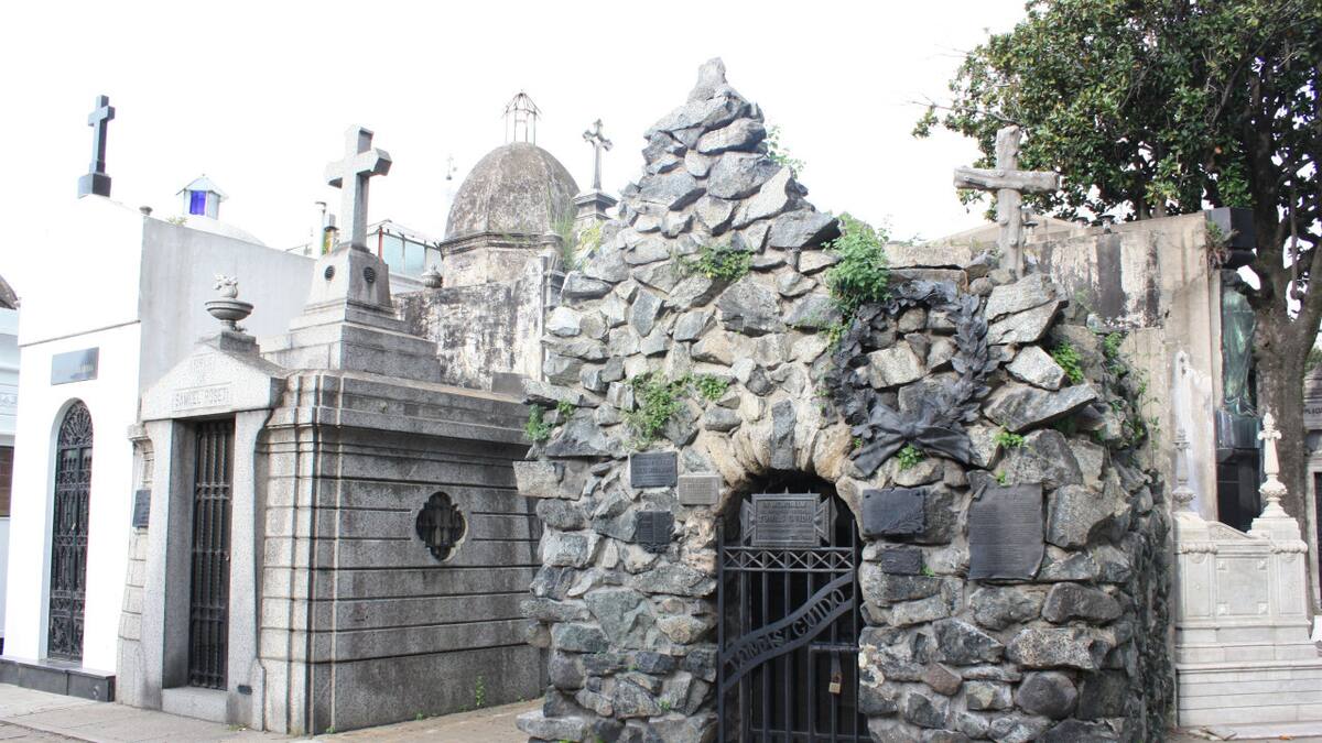 Los secretos de la tumba del mejor amigo de San Martín: hecha con piedras de los Andes y en un famosísimo cementerio de Buenos Aires