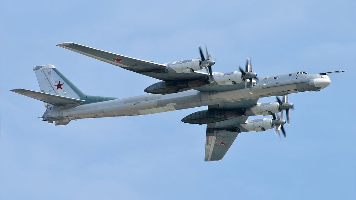 Túpolev Tu-95: cómo es el avión de la Guerra Fría que desafía el paso del tiempo y seguirá volando hasta 2040