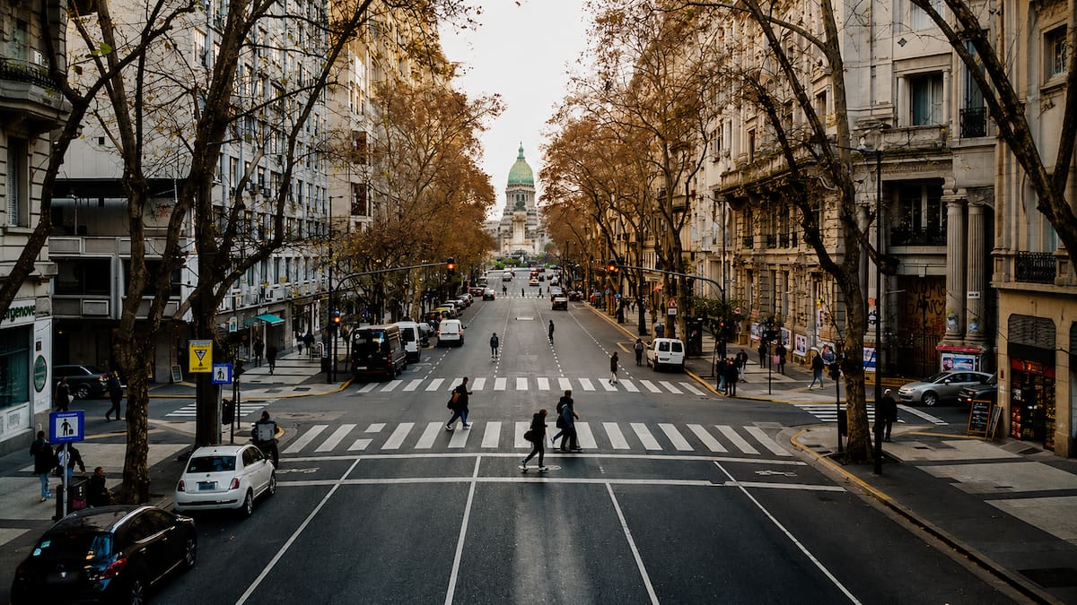 Avenida de Mayo, el primer bulevar de Sudamérica inspirada en París: la campaña que busca devolverle su brillo histórico