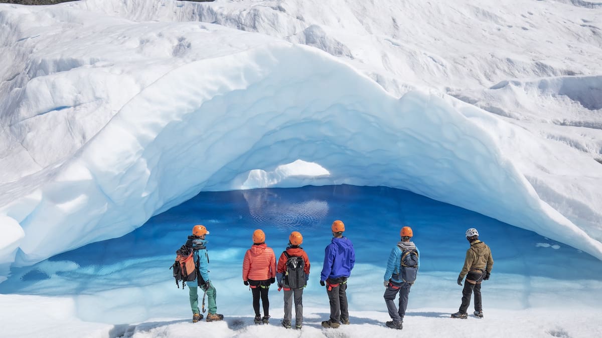 Caminar sobre el Perito Moreno en 2026: precios, edad límite y qué llevar
