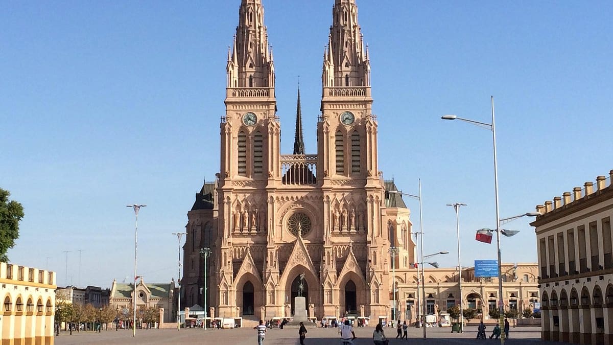 Plan de fin de semana largo: cómo llegar a la Basílica de Luján desde CABA en transporte público con opciones y recorridos