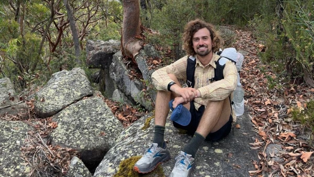 Tiene 31 años, lleva 3 años caminando y ya recorrió 20.000 km: el viaje que todavía no terminó