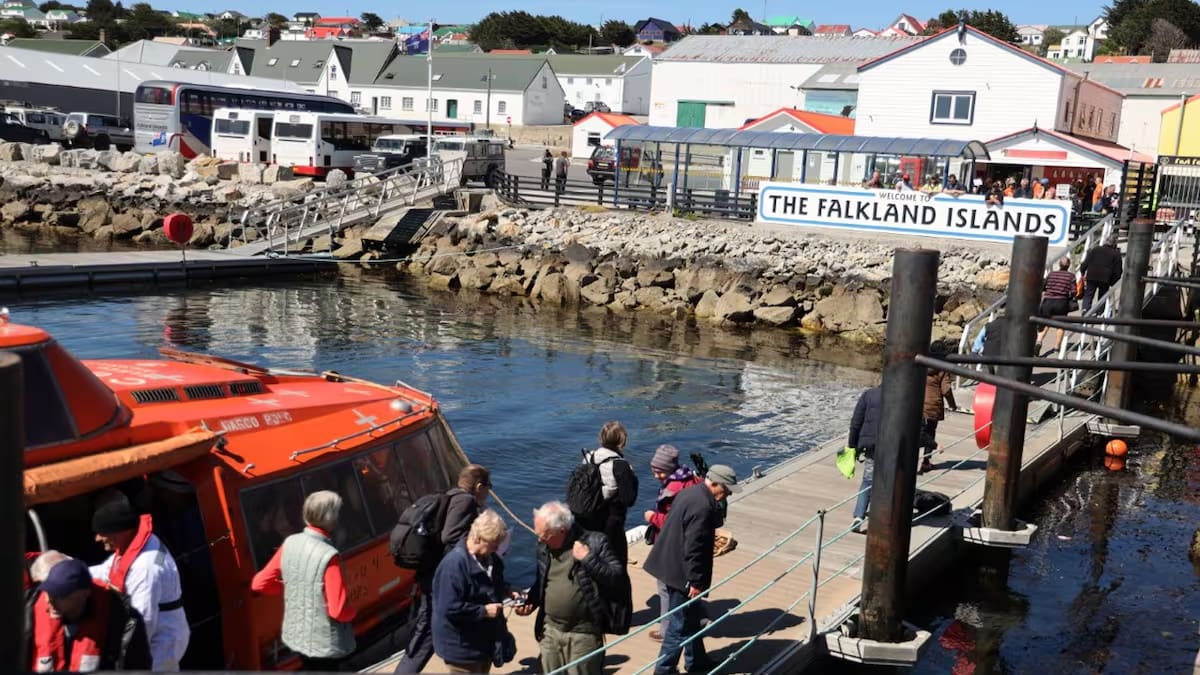 No se puede exhibir banderas argentinas: esta y otras estrictas reglas que les exigen a los argentinos que viajan a las Islas Malvinas