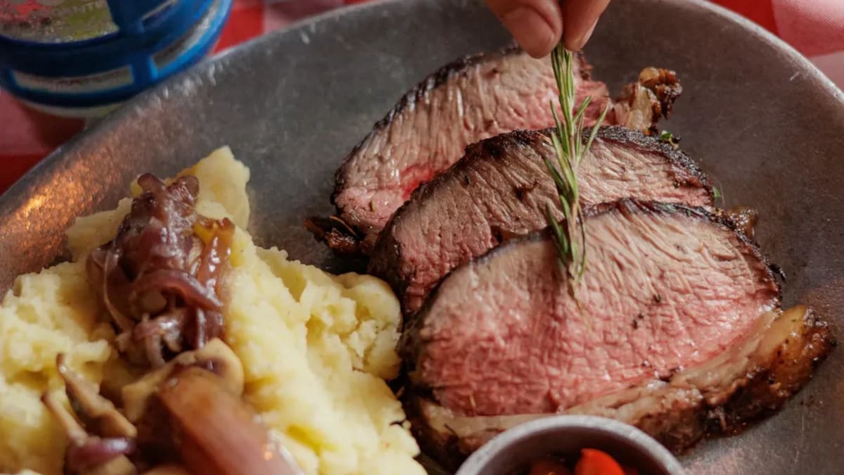 El bodegón de Palermo que recupera una tradición de más de un siglo: platitos, parrilla y recetas para compartir