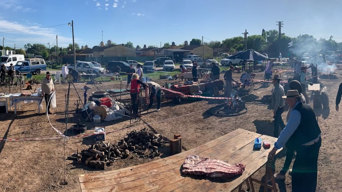 Tiene más de 200 años de historia: nació alrededor de un fortín del siglo XVIII, creció con el ferrocarril y hoy celebra la Fiesta del Asado Campero